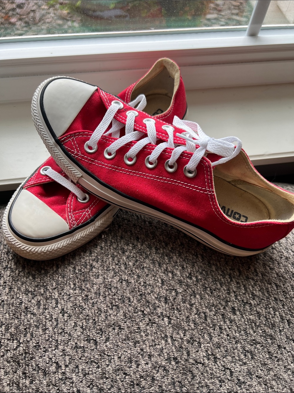 Converse Classic Red Low-Top Canvas Sneakers Wm Sz 7/Mens 5